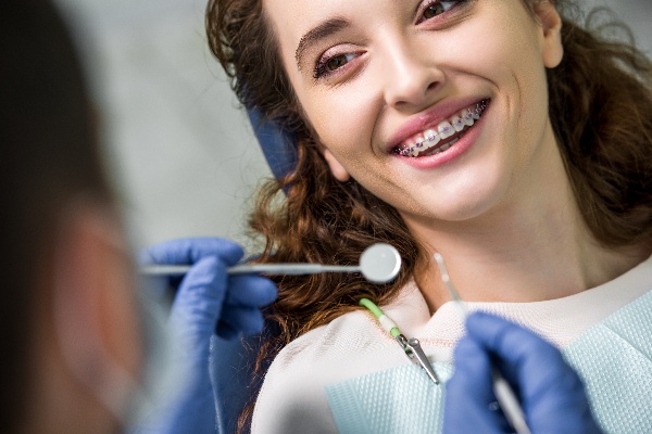 close-up-of-cheerful-woman-in-braces-during-examin-ZNGL8NV (2)